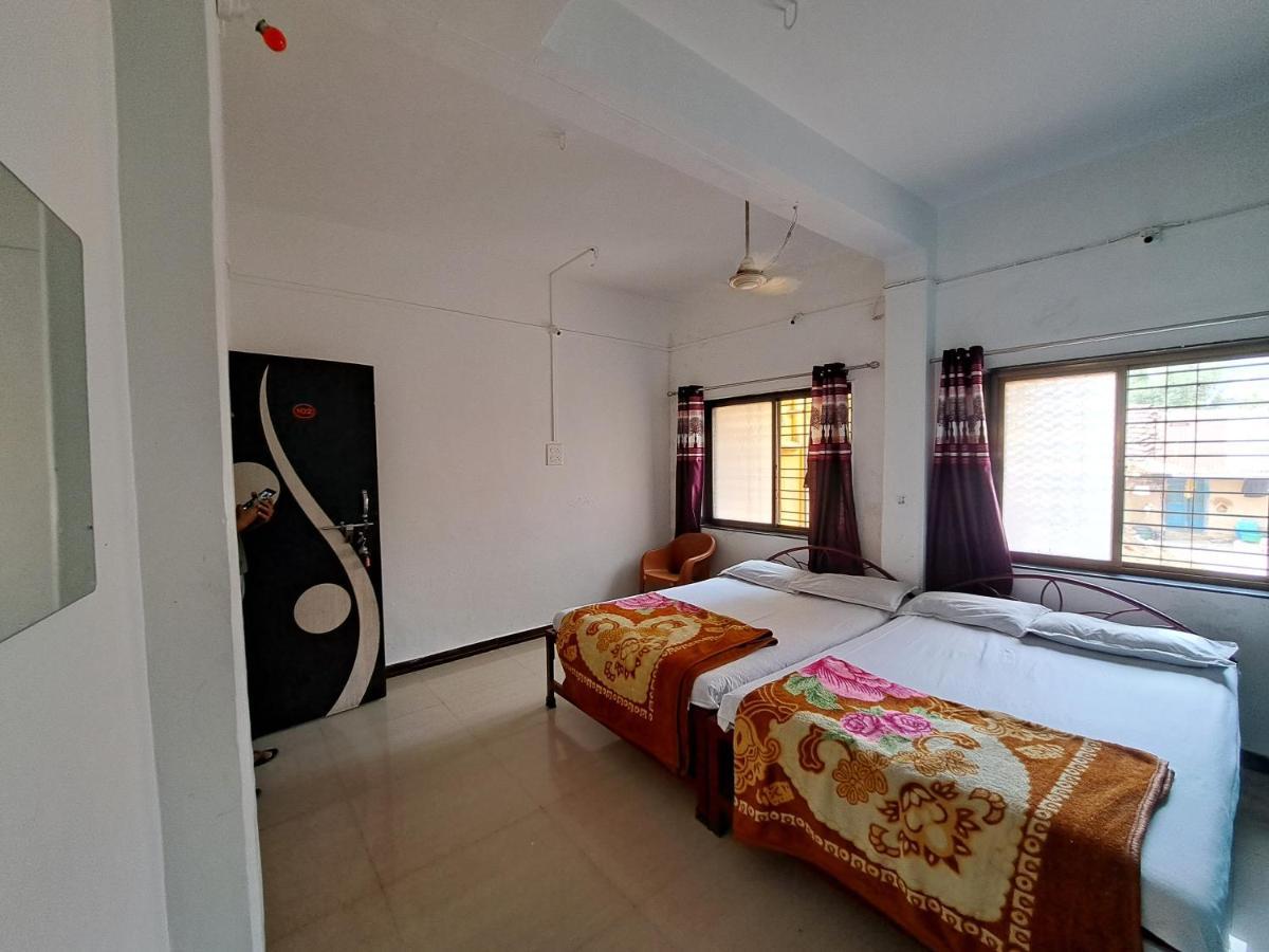 Goldan palece Hotel Trimbak Bagian luar foto